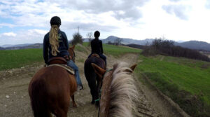Rio delle Castagne - Sara a cavallo con clienti